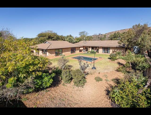 6 BEDROOM HOUSE FOR SALE IN POORTVIEW